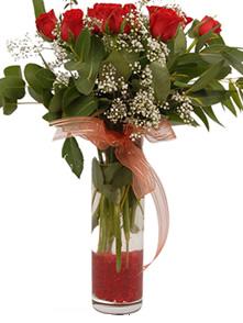 Ankara Keçiören çiçek satışı firma ürünümüz Hediye çiçek modeli 11 adet camda gül Ankara çiçek gönder firması şahane ürünümüz 