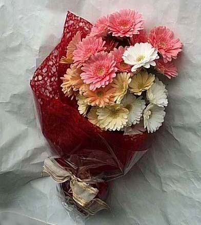 Ankara Ke�i�ren �i�ek�ilik g�rsel �r�n modeli Kar���k gerbera �i�ekleri buketi