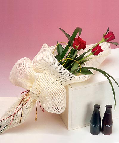 Ankara Ke�i�ren �i�ek sat��� site �r�n�m�z  3 adet k�rm�z� g�lden buket �i�e�i