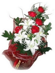 k�rm�z� g�ller ve kazablanka buketi Ankara �entepe �i�ek�i firma �r�n�m�z 